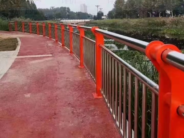 油桶搬運(yùn)車