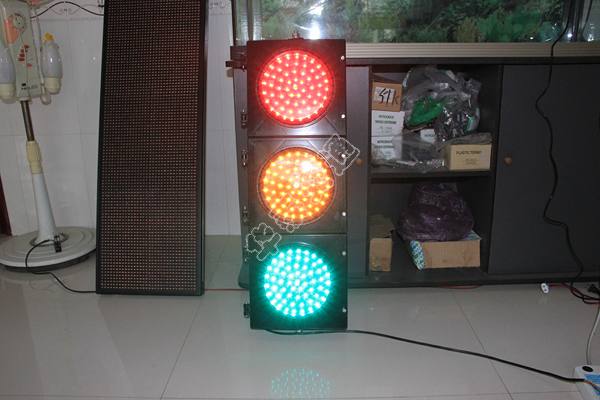 高性能蓄電池叉車(chē)(2.0-3.5噸)